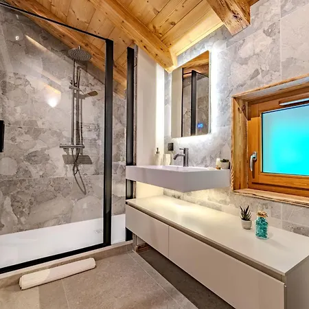 Luxury With Sauna & Jacuzzi In Chalet *