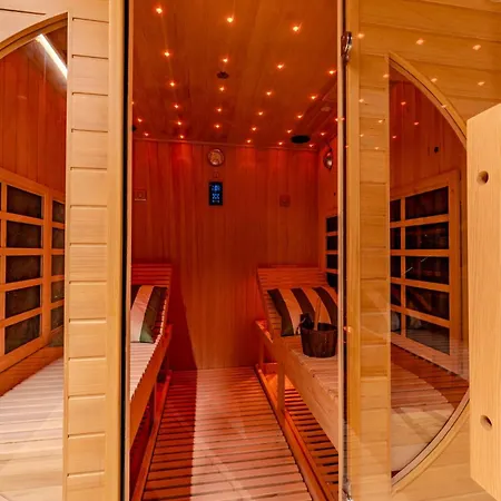 Luxury With Sauna & Jacuzzi In *