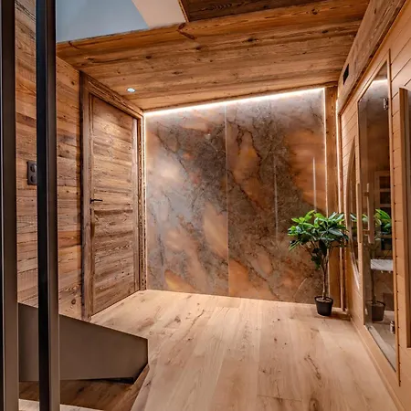 Luxury With Sauna & Jacuzzi In *