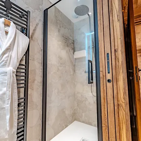 Luxury With Sauna & Jacuzzi In Chalet Megeve