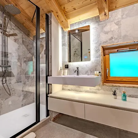 Luxury With Sauna & Jacuzzi In *